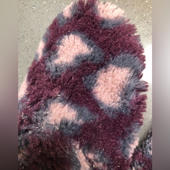 Dearfoams Girl's Pile Bootie Slippers with Memory Foam, size 11-12 - Picture 7 of 11